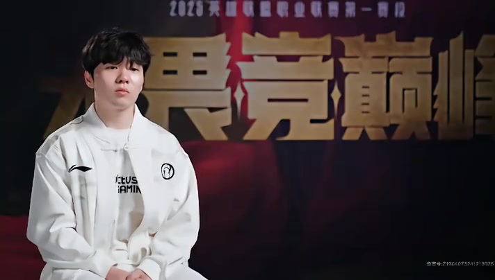 mk體育app官網(wǎng)得穩(wěn)住??！場中采訪Rookie：不管什么版本，中單都需要打好團(tuán)戰(zhàn)